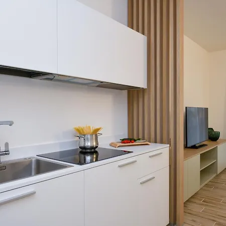 Sunlight Apartment *