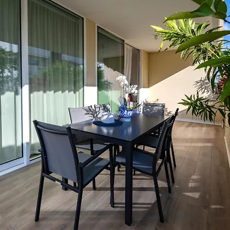 Sunlight Apartment *