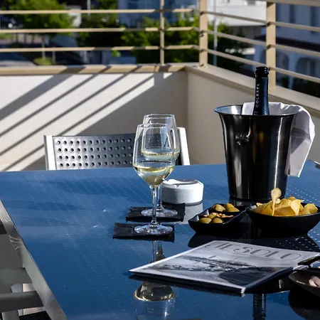 Sunlight Apartment *